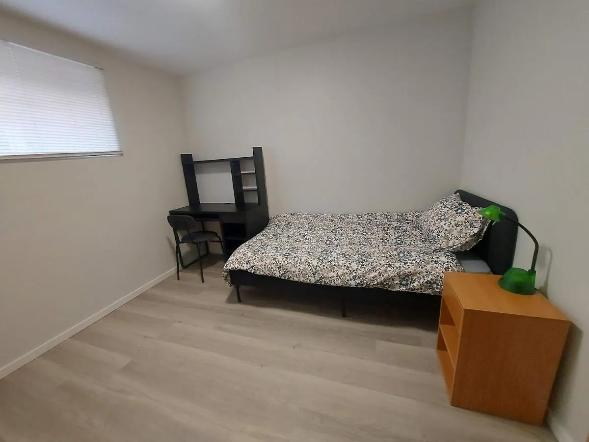 דירות אדמונטון Rove & Rest Ltd Private Basement קנדה
