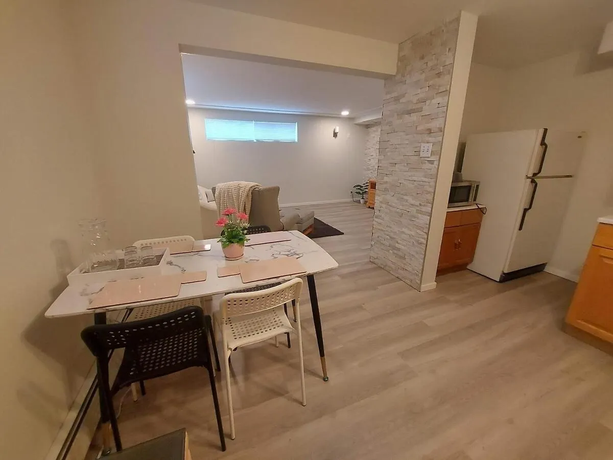 דירות אדמונטון Rove & Rest Ltd Private Basement