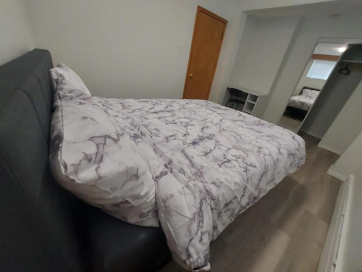 דירות אדמונטון Rove & Rest Ltd Private Basement