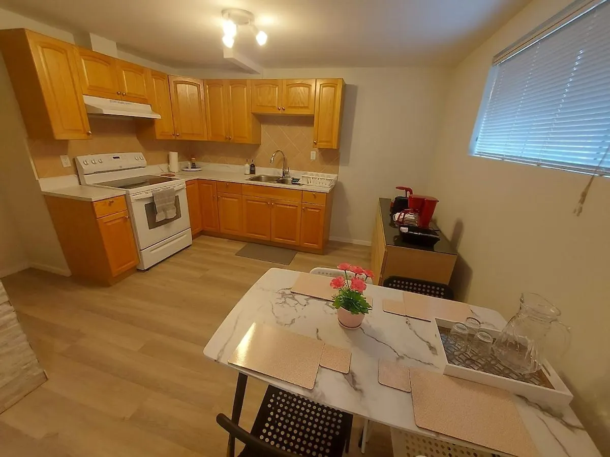 דירות אדמונטון Rove & Rest Ltd Private Basement